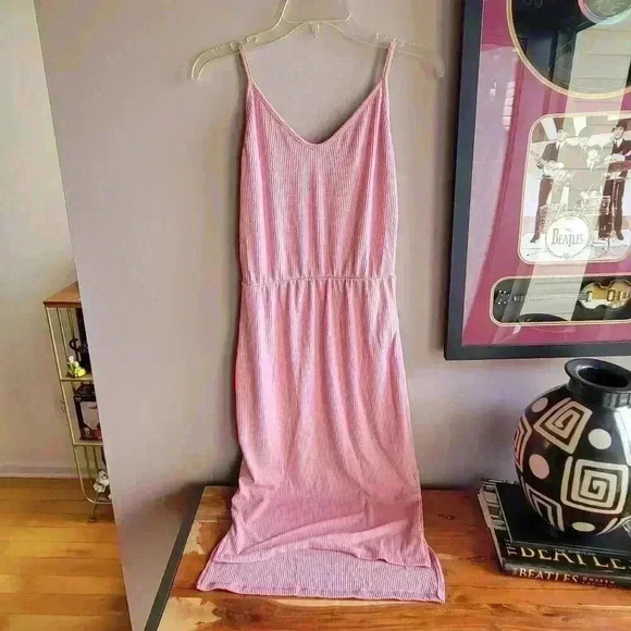 BRAND NEW CAPELLA Pink Women's Knee Length Dress Size Medium V Neck Stretchy - Picture 2 of 11